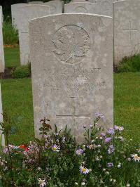 Etaples Military Cemetery - Moors, J